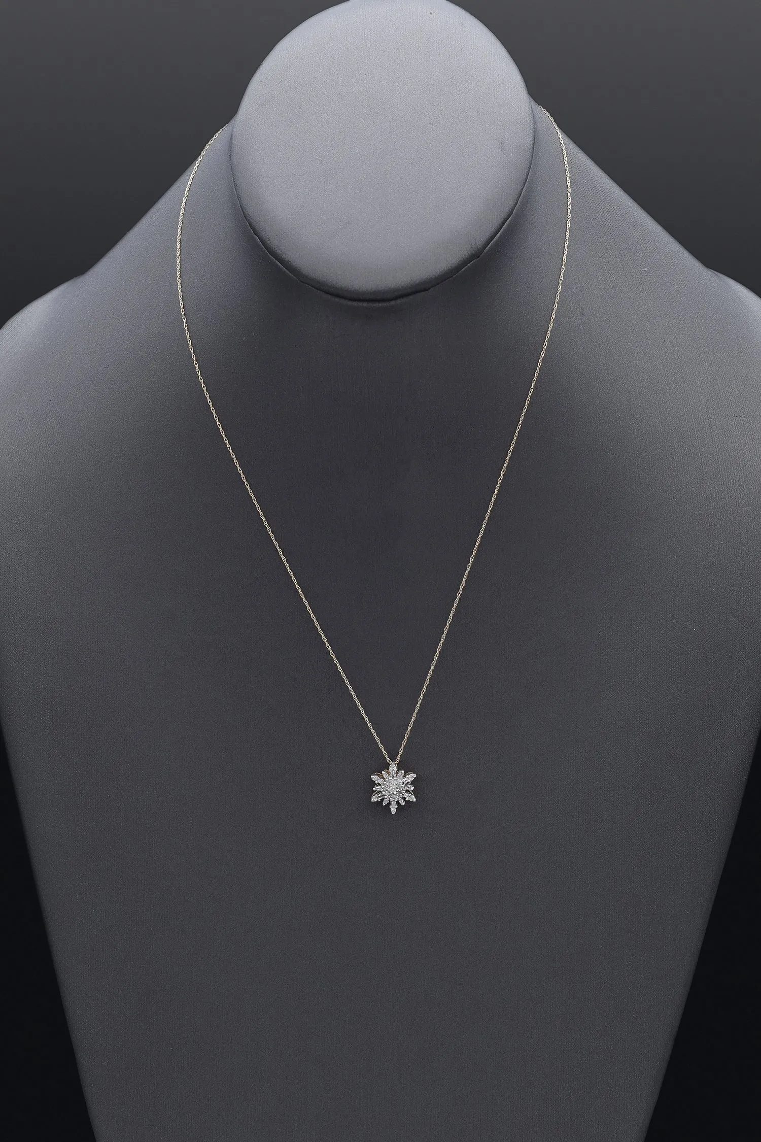 Estate 10K Yellow Gold 0.32 TCW Diamond Snowflake Pendant Necklace