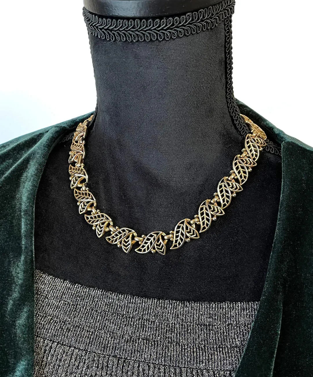 【USA輸入】ヴィンテージ TRIFARI リーフ オープンワーク ネックレス/Vintage TRIFARI Leaf Openwork Necklace